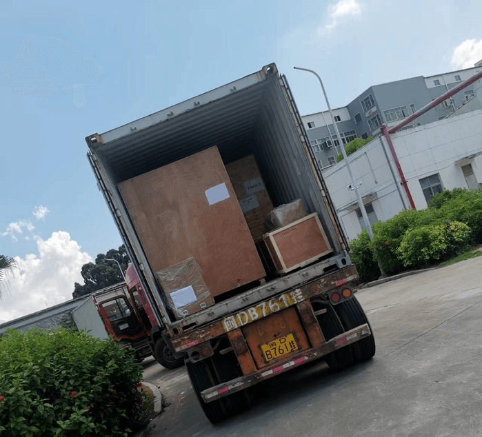 Máquina de línea de ensamblaje de paquetes de baterías semiautomáticas LITH enviada a Tailandia